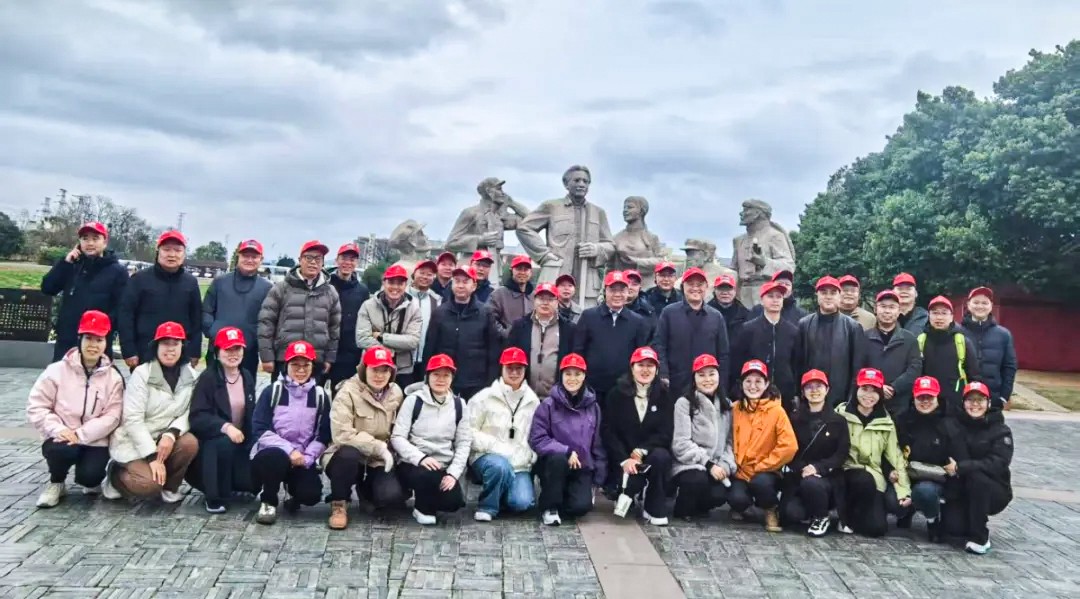 風(fēng)云砥礪途 鏗鏘再續(xù)征——集團(tuán)高管2026元旦“新長(zhǎng)征”徒步紀(jì)實(shí)